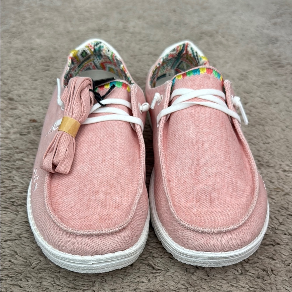 New! Women’s Hey Dude size 9